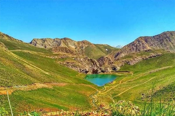 دریاچه لزور: یکی از دریاچه های اطراف تهران برای کمپینگ