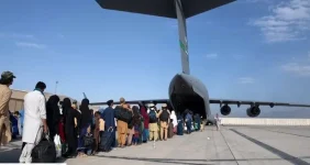 وزیرکار درب خروج را به افغانیها رسماً نشان داد وزیرکار درب خروج را به افغانیها رسماً نشان داد