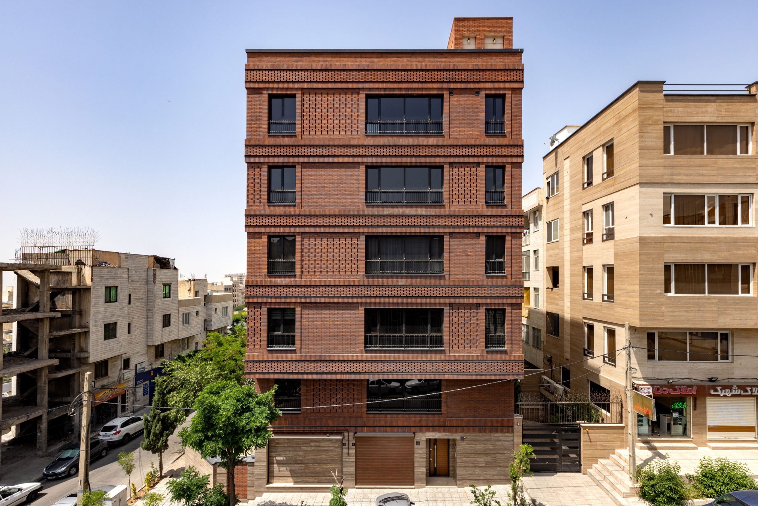 آجر نسوز آذرخش چیست و چه مزایایی دارد؟