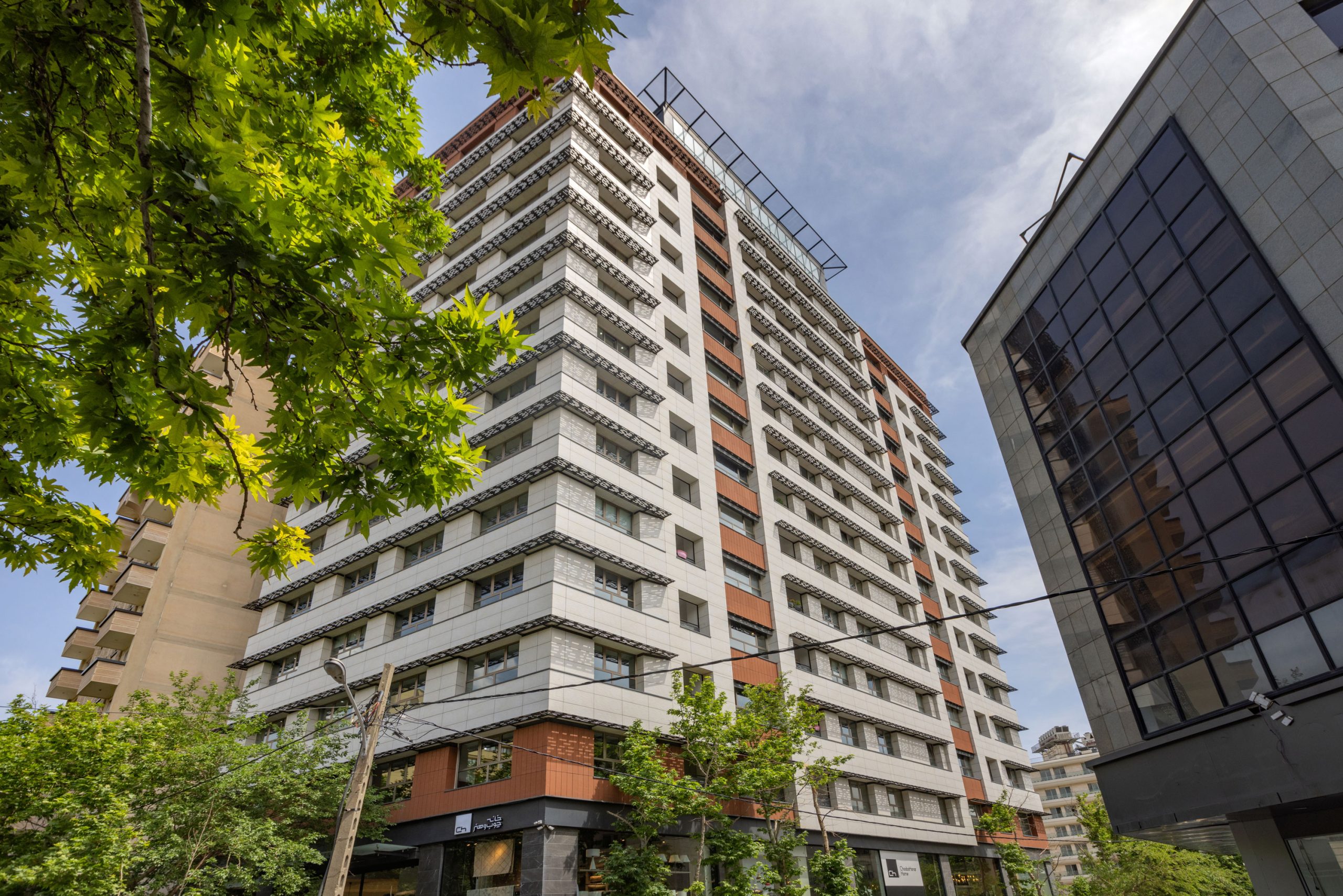 خرید عمده یا جزئی آجر نسوز آذرخش برای پروژه‌های ساختمانی