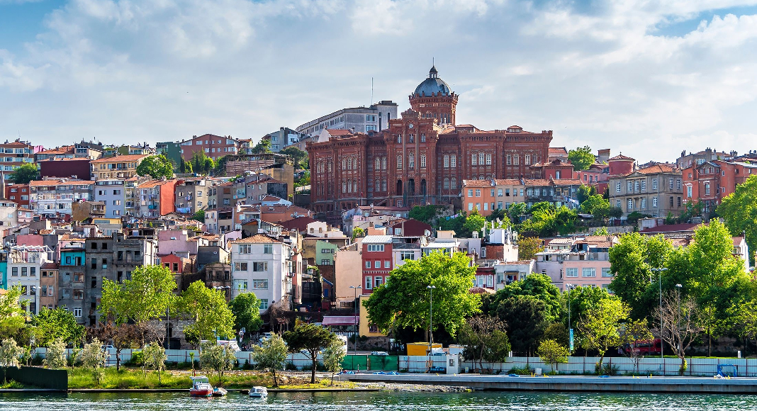 محله بالات استانبول | بهشت خانه‌های رنگی و تاریخی