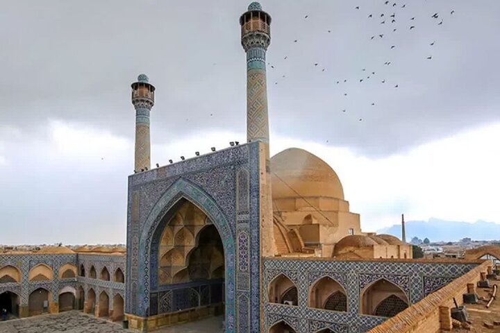 از تداوم تعطیلی موزهها تا برگزاری نشست سند راهبری گردشگری خطر فروریزش گنبد نظامالملک در اثر وقوع نشست مسجد جامع اصفهان