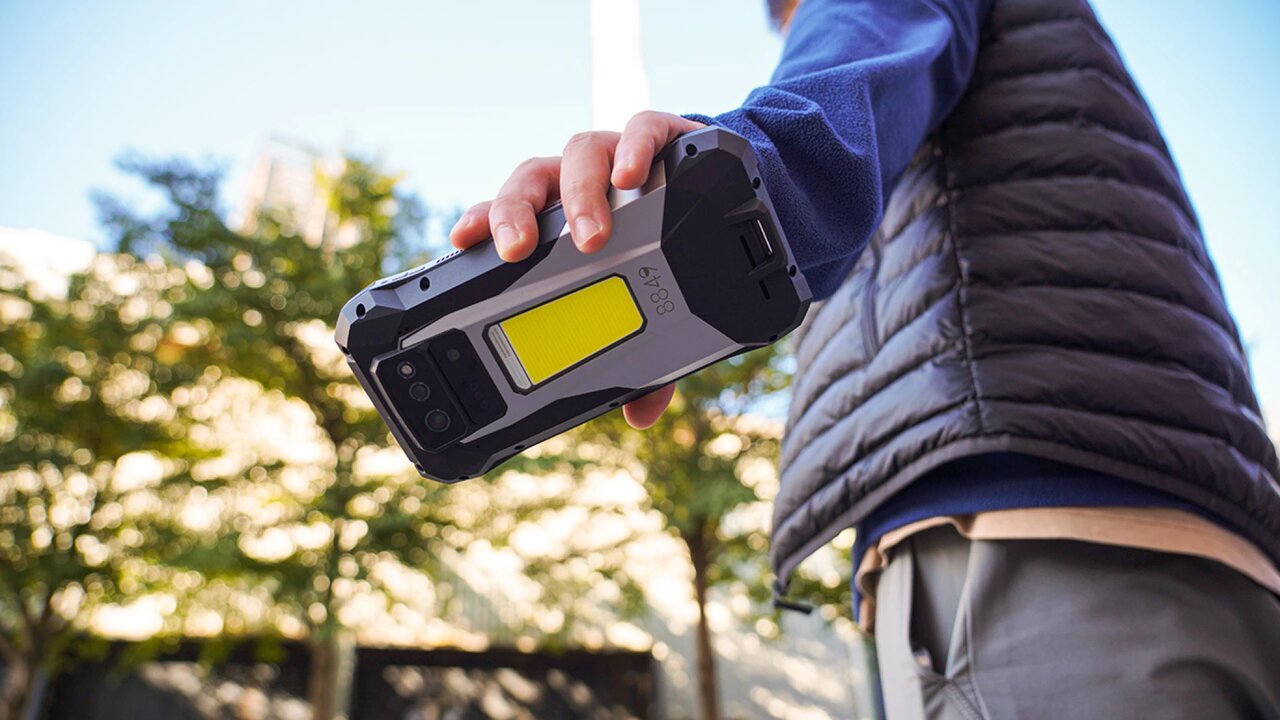 تلفن همراهی که یک پروژکتور در دلش دارد!