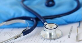 برخی پزشکان به دریافت زیرمیزی عادت کردهاند برخی پزشکان به دریافت زیرمیزی عادت کردهاند