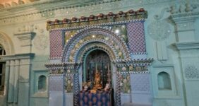 تزیینات مسجد رنگونی‌ها پشت داربست‌های بازارچه پنهان شد