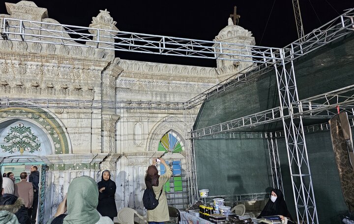 تزیینات مسجد رنگونی‌ها پشت داربست‌های بازارچه پنهان شد