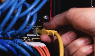 جنگ روایت‌ها؛ شکاف ۳۲۰۰ میلیاردی در محاسبه خسارت اینترنت