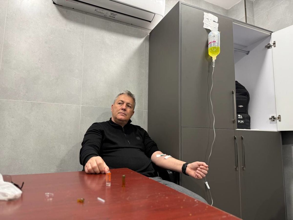 سرمربی تراکتور زیر سرم +عکس