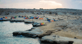 سفر به جزیره هنگام | از خاک نقره ای تا آفتاب!