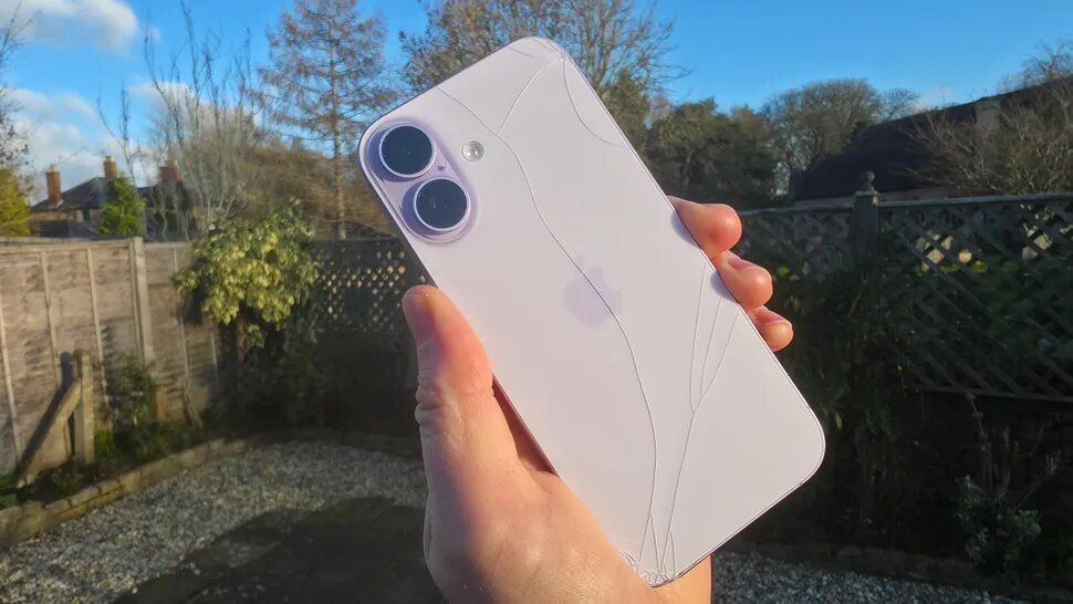 عقب‌گرد اپل/ چرا حذف تیتانیوم از آیفون یک اشتباه استراتژیک بود؟