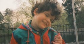 لالایی برای تابوت؛ مادری که جسد دختر معلولش را از آلمان تحویل گرفت لالایی برای تابوت؛ مادری که جسد دختر معلولش را از آلمان تحویل گرفت