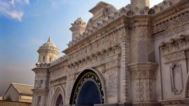 مسجدی هندی در ایران که با لولههای نفت و ریل راه آهن ساخته شد مسجدی هندی در ایران که با لولههای نفت و ریل راه آهن ساخته شد