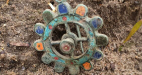 کشف سنجاق سینه میناکاری‌ شده نادر از عصر روم در لهستان