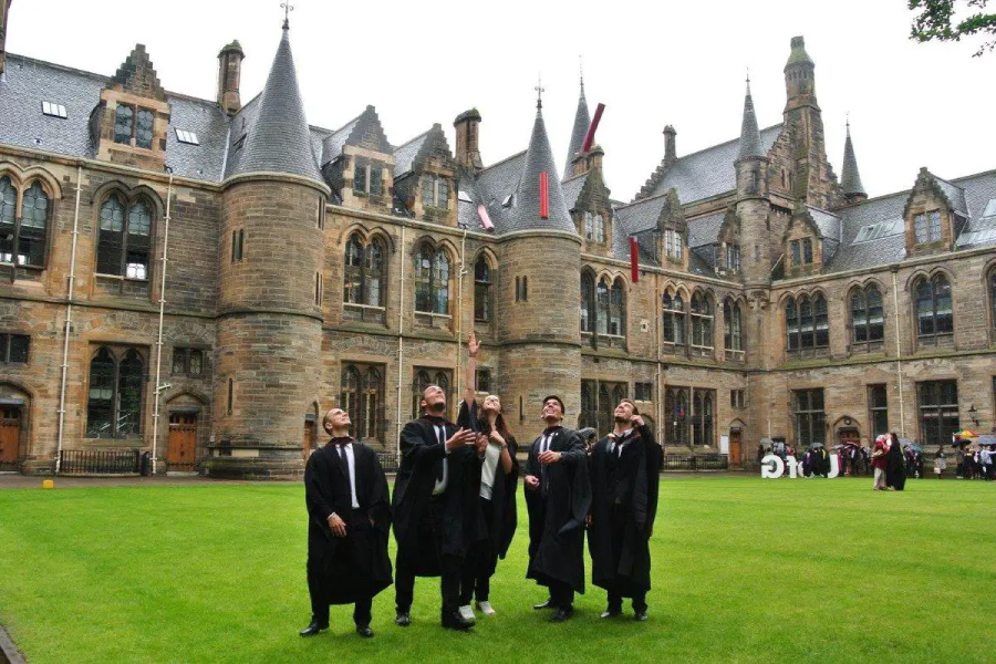 چک لیست نکات کلیدی برای شروع تحصیل در ایتالیا نکات کلیدی تحصیل در ایتالیا در انتخاب دانشگاه و رشته