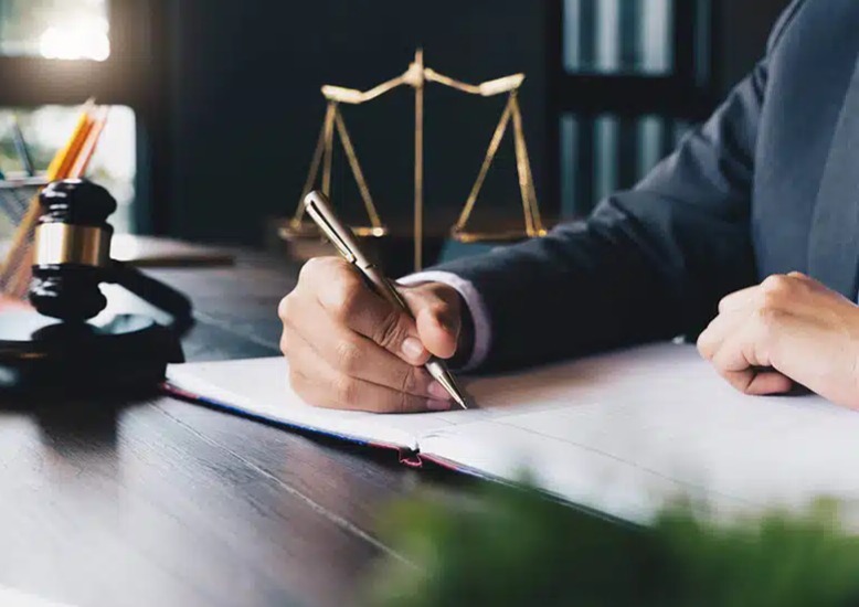 چرا پرونده‌های پیچیده مهاجرت فقط در یونیتکس رویال به نتیجه می‌رسند؟