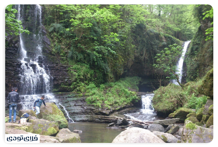 مسیر پیاده‌روی آبشار زمرد