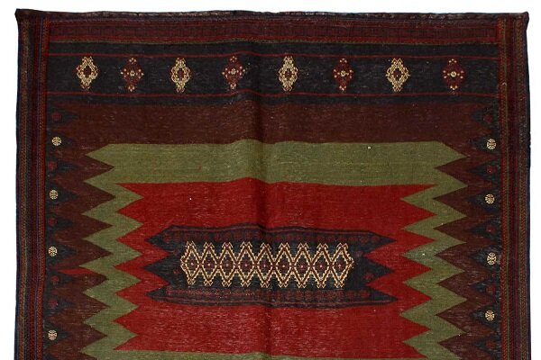 اهدای گلیم دستبافت به رئیس جمهور