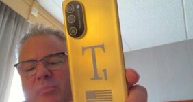 اولین تصاویر واقعی از گوشی اختصاصی ترامپ!