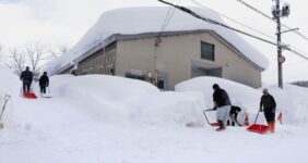 بارش سنگین برف در ژاپن؛ ده ها تن جان باختند
