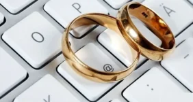 تبلیغ علنی سایت همسریابی در خیابان‌های مشهد+ عکس