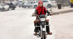 تصاویر هیجان انگیز از آموزش موتورسواری زنان در جنوب تهران+ عکس