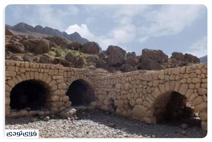 جاهای دیدنی چهارمحال و بختیاری طاق سنگی خان اوی