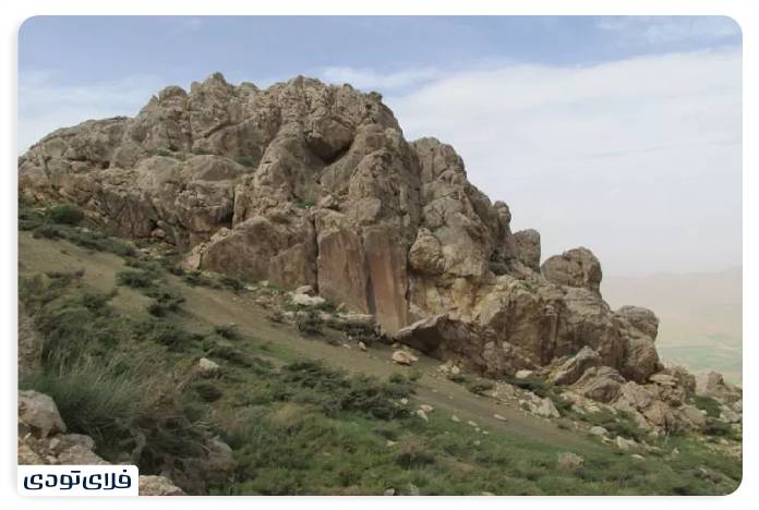 جاهای دیدنی چهارمحال و بختیاری کتیبه گر نوشته هفشجان