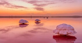 دریاچه مهارلو شیراز | سفر به صورتی‌ ترین نقطه ایران!