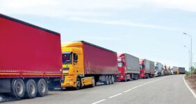 زمین‌گیر شدن کامیون‌های ایرانی در مرزهای آسیای میانه / ماجرا چیست؟