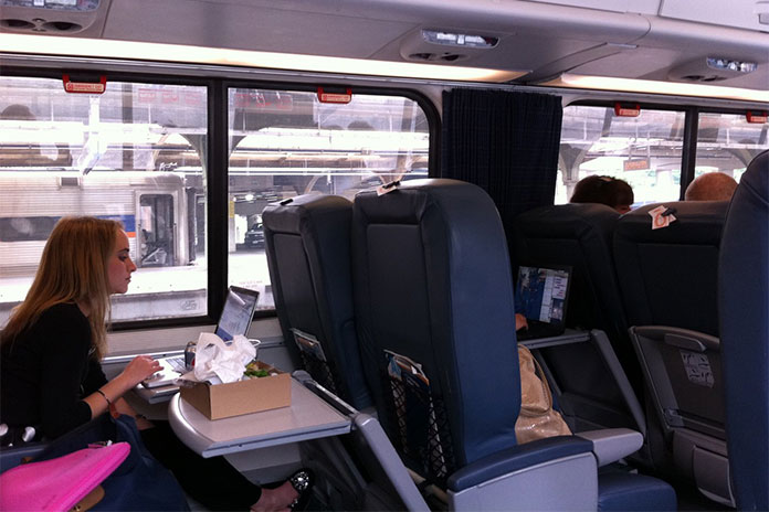 سفر با قطار فضای نشستن در سفر با قطار