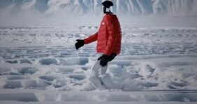 شگفتی در یخبندان / قدم‌ زدن ربات انسان‌نما در دمای منفی ۴۷ درجه