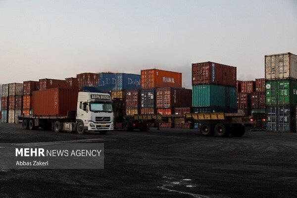 صادرات ۴۴۲ کانتینر آبگینه ورامین به بازارهای آسیایی