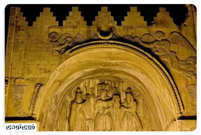 طاق بستان کرمانشاه سنگنگاره تاجگذاری خسرو پرویز در طاق بستان