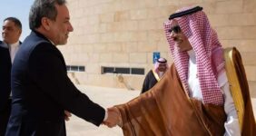 عراقچی، وزیر خارجه عربستان را در جریان مذاکرات هسته‌ای قرار داد