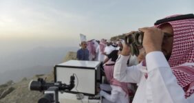 عربستان و قطر فردا را روز نخست ماه رمضان اعلام کردند