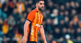 علی کریمی به خانه برگشت / تقویت خط میانی سپاهان