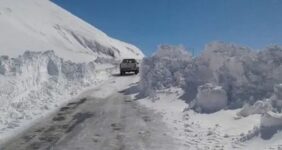 گردنه چری گرفتار بهمن شد / مردم آماده باشند