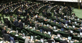 ۵۳ نماینده مجلس خواستار مقابله با جنگ اقتصادی آمریکا شدند