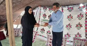 اهدای ۵۰ جلد کتاب به مسافران نوروزی شهرستان هیرمند