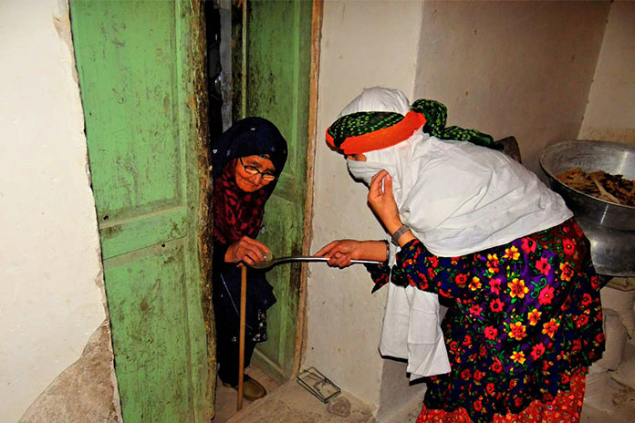 جشن چهارشنبه سوری قاشق زنی در جشن چهارشنبه سوری