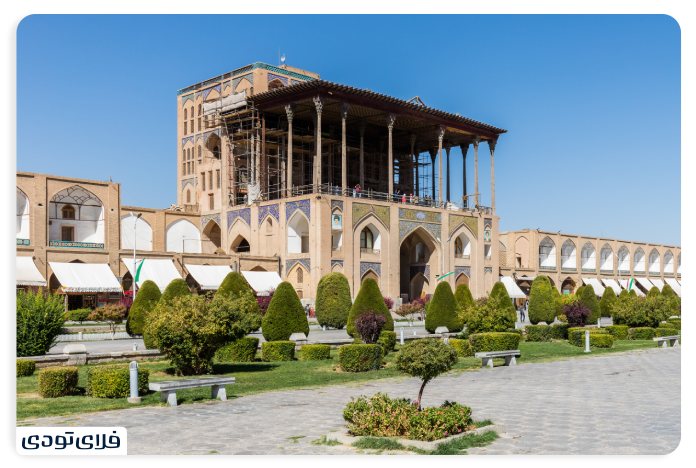 جاهای دیدنی اصفهان کاخ عالی قاپو اصفهان از بهترین جاهای دیدنی اصفهان