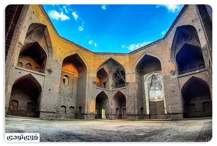 جاهای دیدنی خوی | شهر گل‌های آفتابگردان