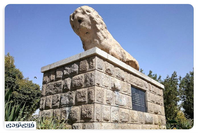 سفر به همدان شیر سنگی همدان