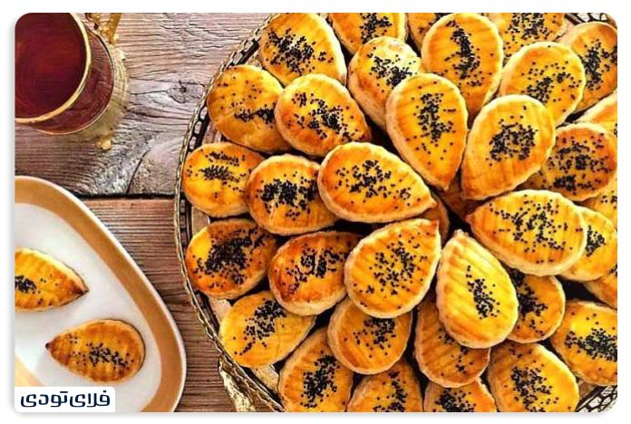 سوغات قزوین نان چایی از سوغات قزوین