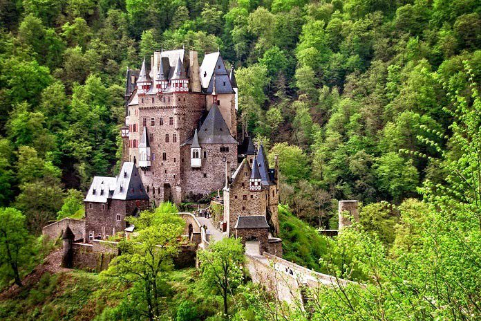 Eltz-Castle قلعه التز