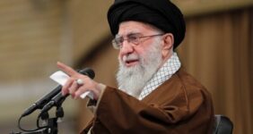 نام و راه آن رهبر بزرگ، چون چراغی فروزان، مسیر آینده را روشن خواهد کرد نام و راه آن رهبر بزرگ، چون چراغی فروزان، مسیر آینده را روشن خواهد کرد