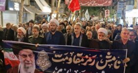تجمع شبانه لاهیجانی ها به شب پنجاه و هشتم رسید
