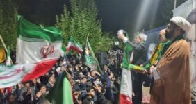 جشن زندگی در کنار حماسه مردمی؛ عروس و داماد در تجمع فاضلآباد جشن زندگی در کنار حماسه مردمی؛ عروس و داماد در تجمع فاضلآباد