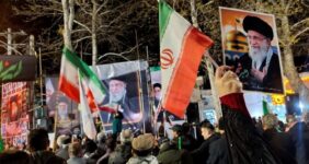 حضور پرشور ساوجیها در بیعت با رهبر معظم انقلاب حضور پرشور ساوجیها در بیعت با رهبر معظم انقلاب