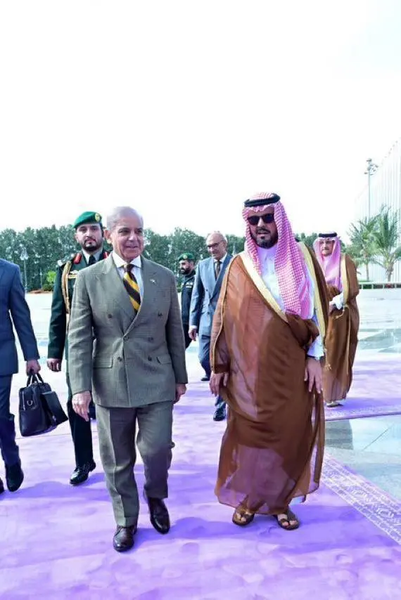 شهباز شریف وارد عربستان شد+ عکس شهباز شریف وارد عربستان شد+ عکس